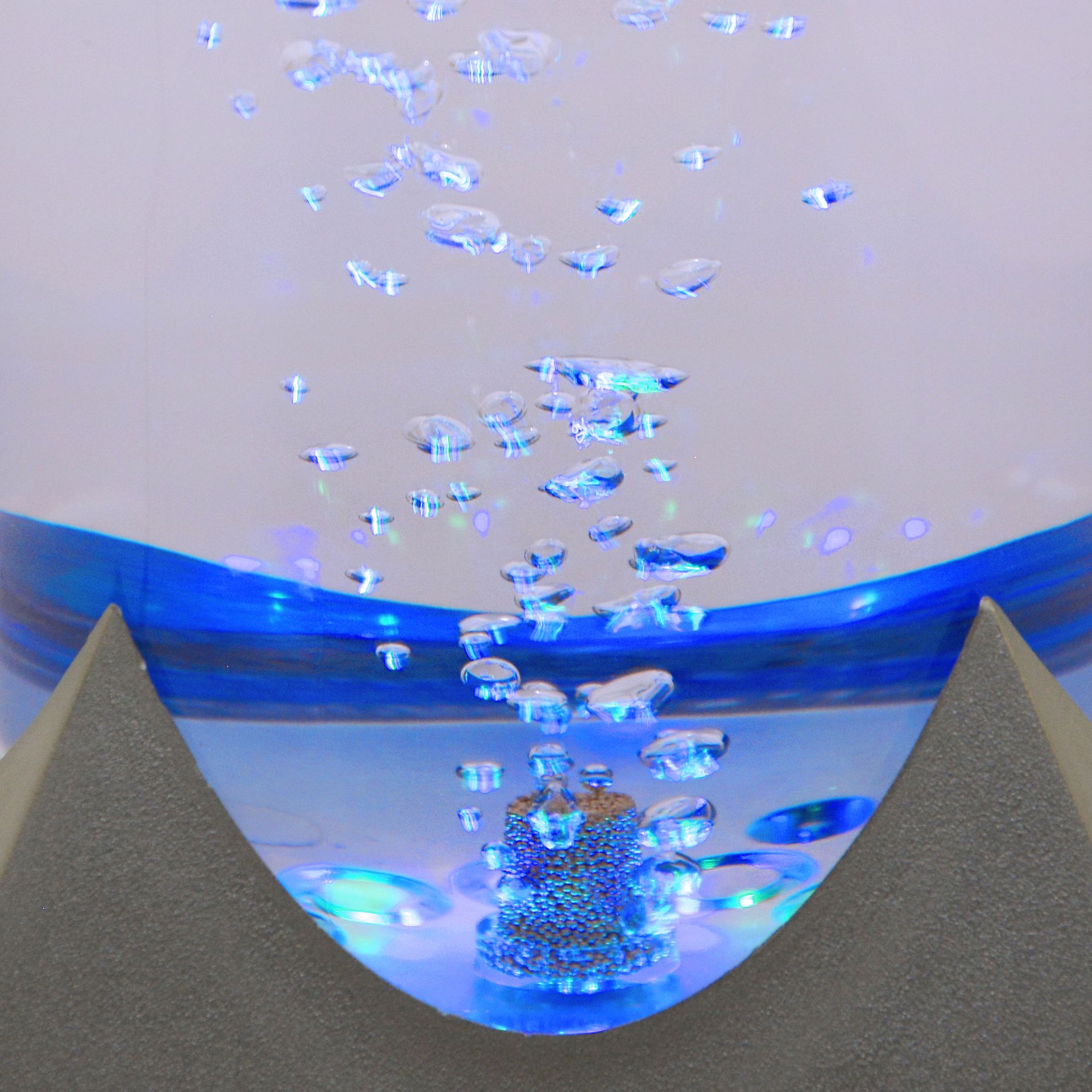 Wassersäule mit Holzsockel