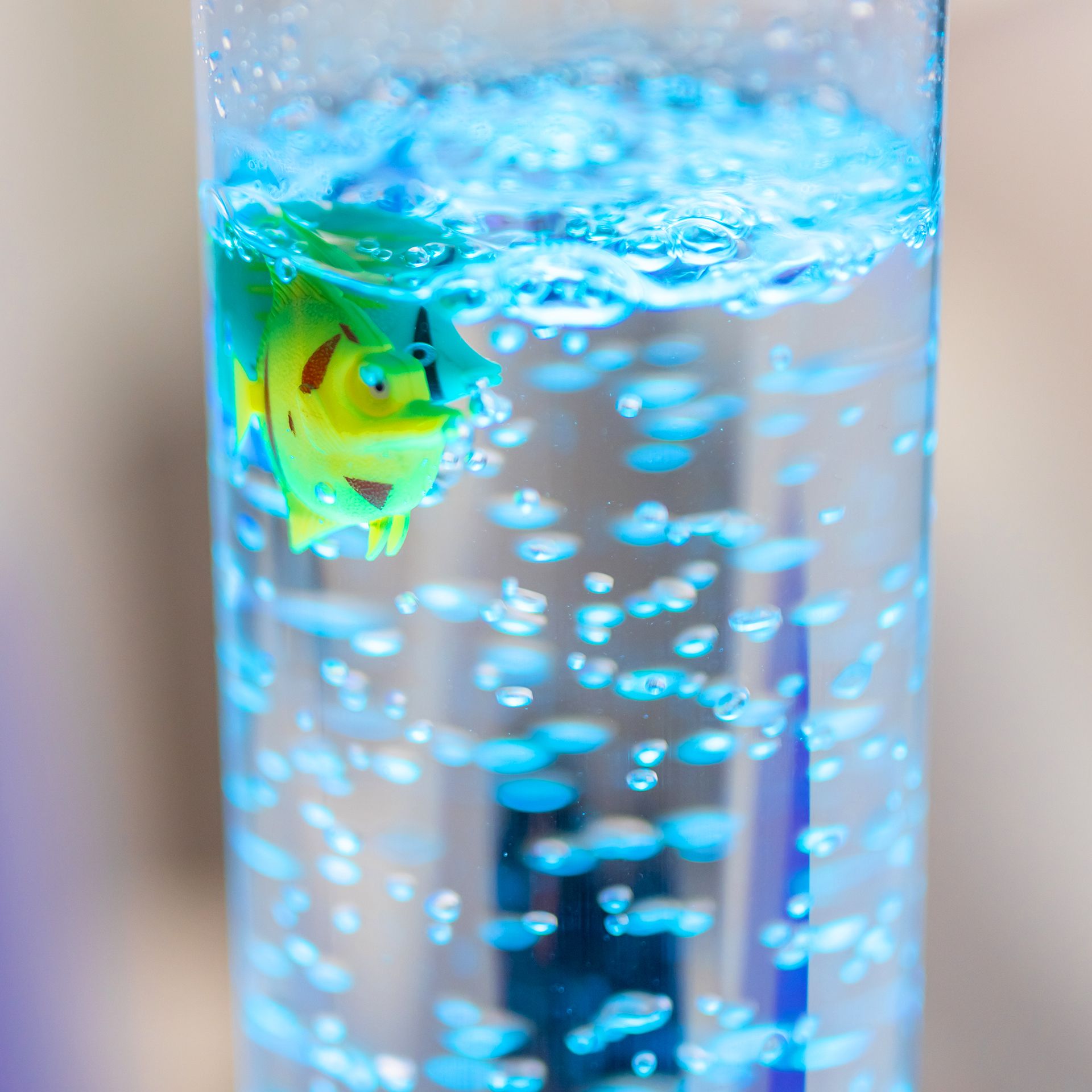 Wassersäule mit Holzsockel