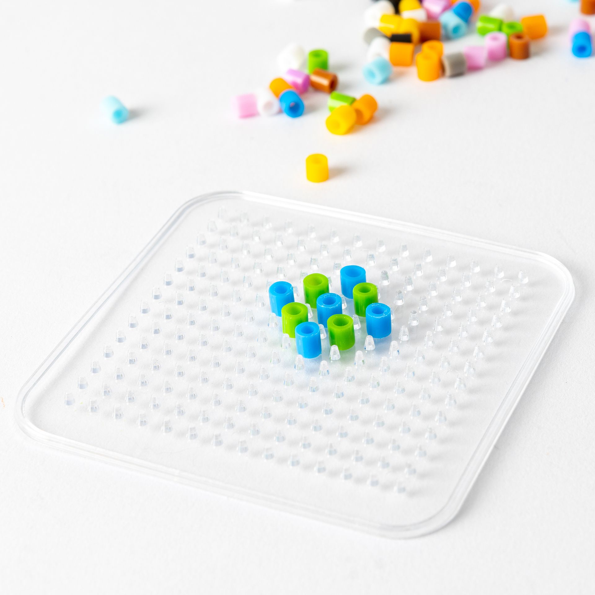 Bügelperlen-Eimer, 15.000 Perlen, inkl. 3 Platten