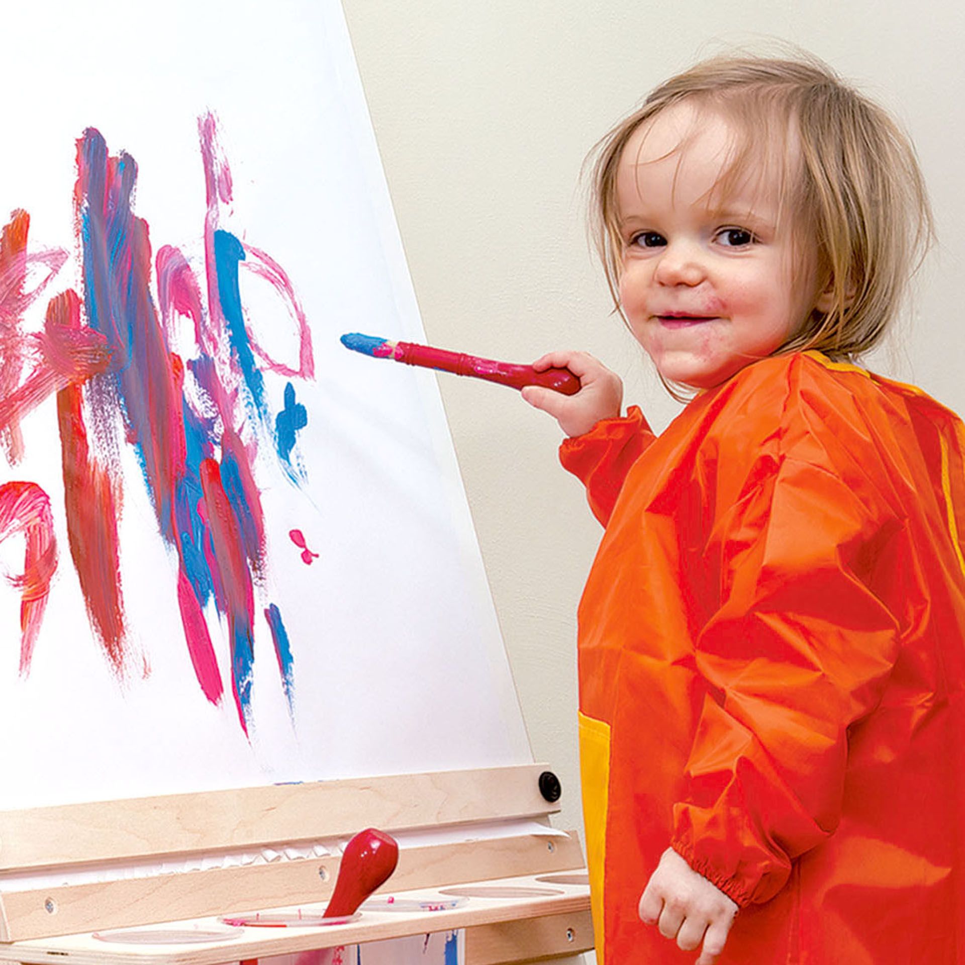 Wandstaffelei mit Papierhalter