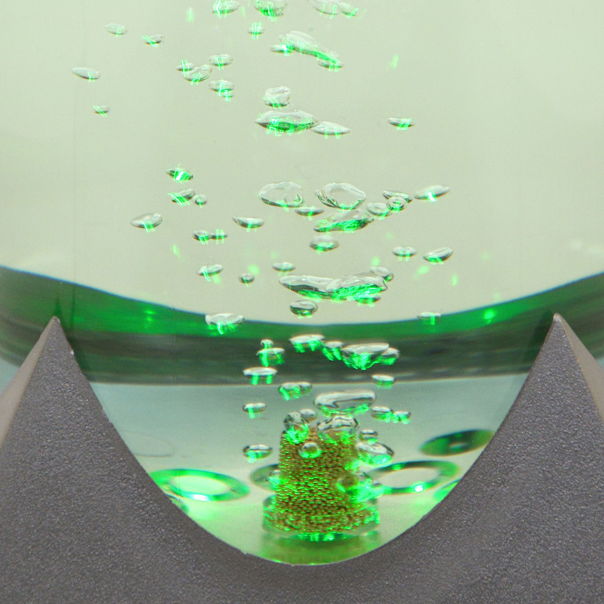 Wassersäule mit Holzsockel