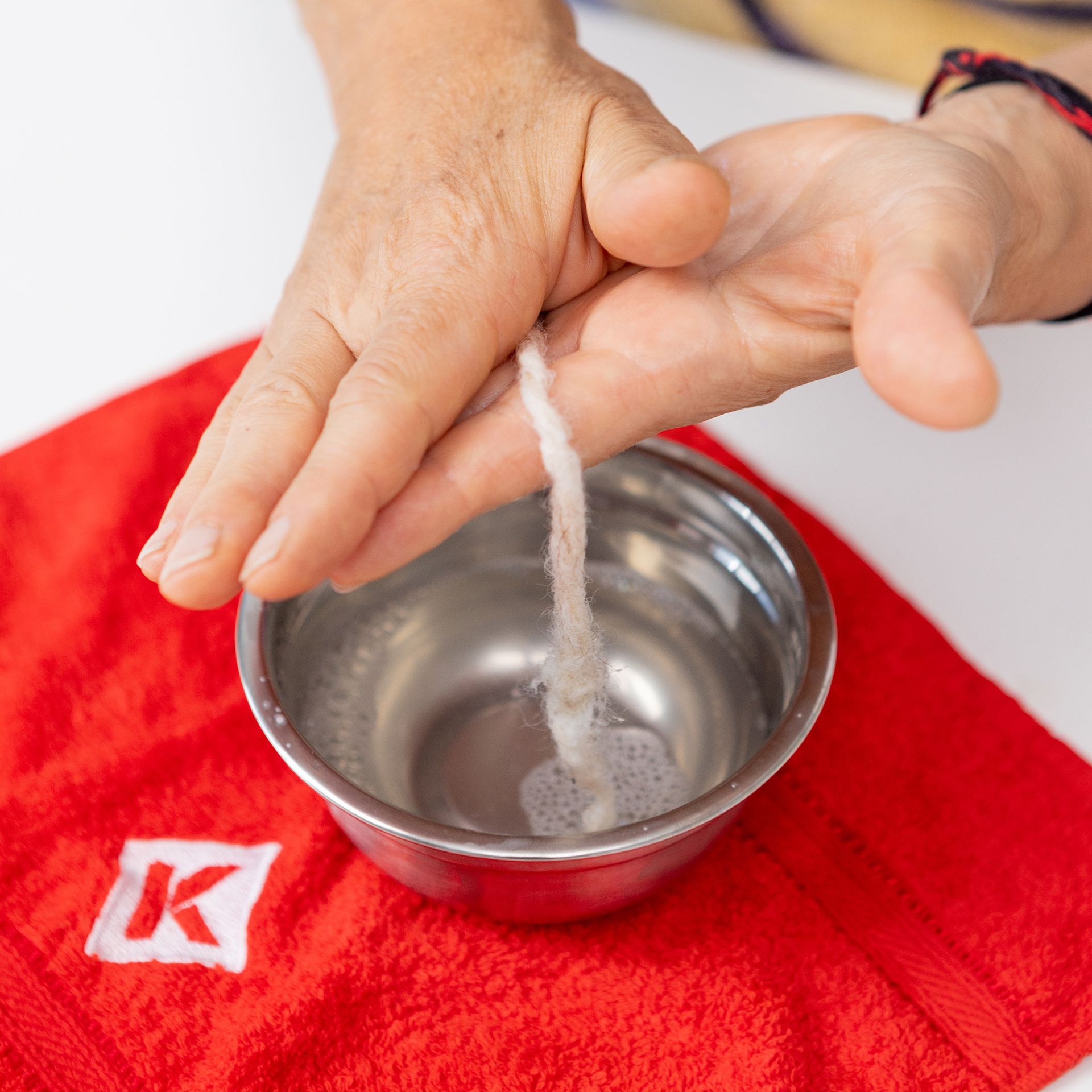 Fadenspinner Flockenwolle vom Schaf im Baumwollbeutel